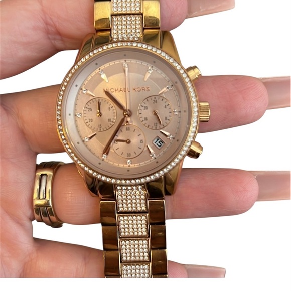 Michael Kors rose gold watch - Picture 6 of 10